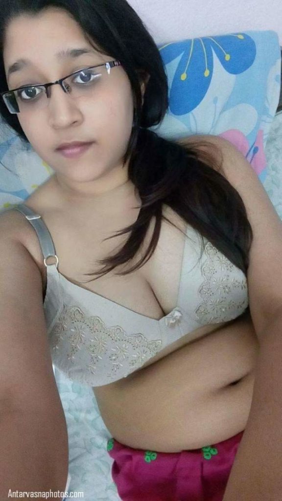 Mesmerizing Images of Desi Girl Showing Big Bosoms
