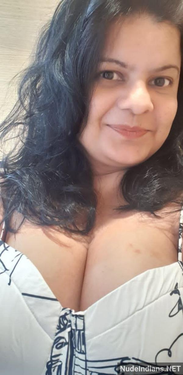 https://pub-5fcdf72a54cd4edbb03ec3edaa415a42.r2.dev/nakedleaks/milf_mrs_dixit_readies_herself_for_intense_intimacy_with_her_superior/4.jpg