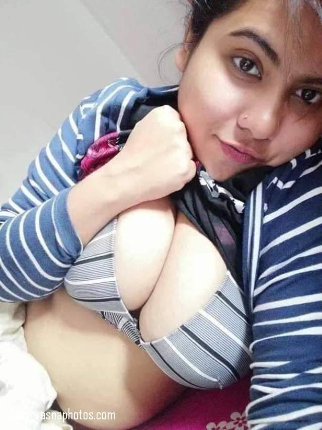 https://pub-5fcdf72a54cd4edbb03ec3edaa415a42.r2.dev/nakedleaks/mischievous_sali_sends_boobs_photos_to_jija/2.jpg