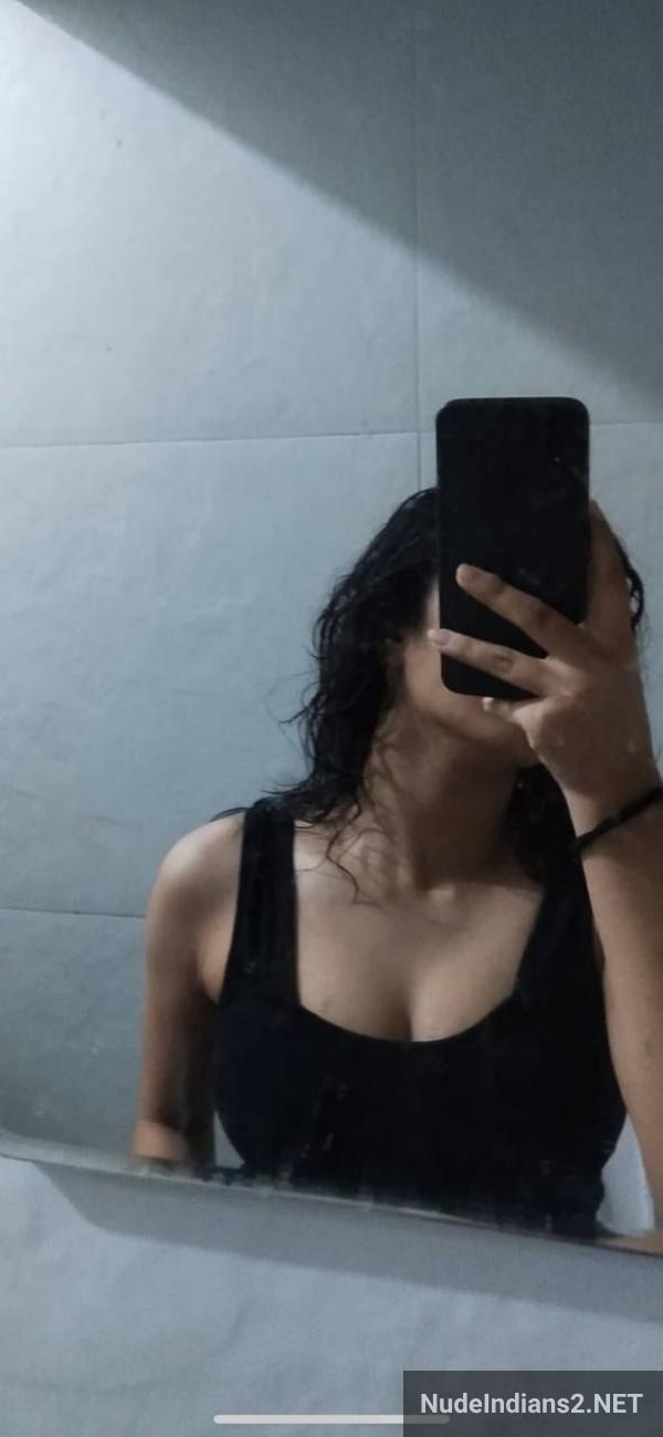 https://pub-5fcdf72a54cd4edbb03ec3edaa415a42.r2.dev/nakedleaks/mumbai_girl_disha's_sensual_photos_for_her_boyfriend/1.jpg