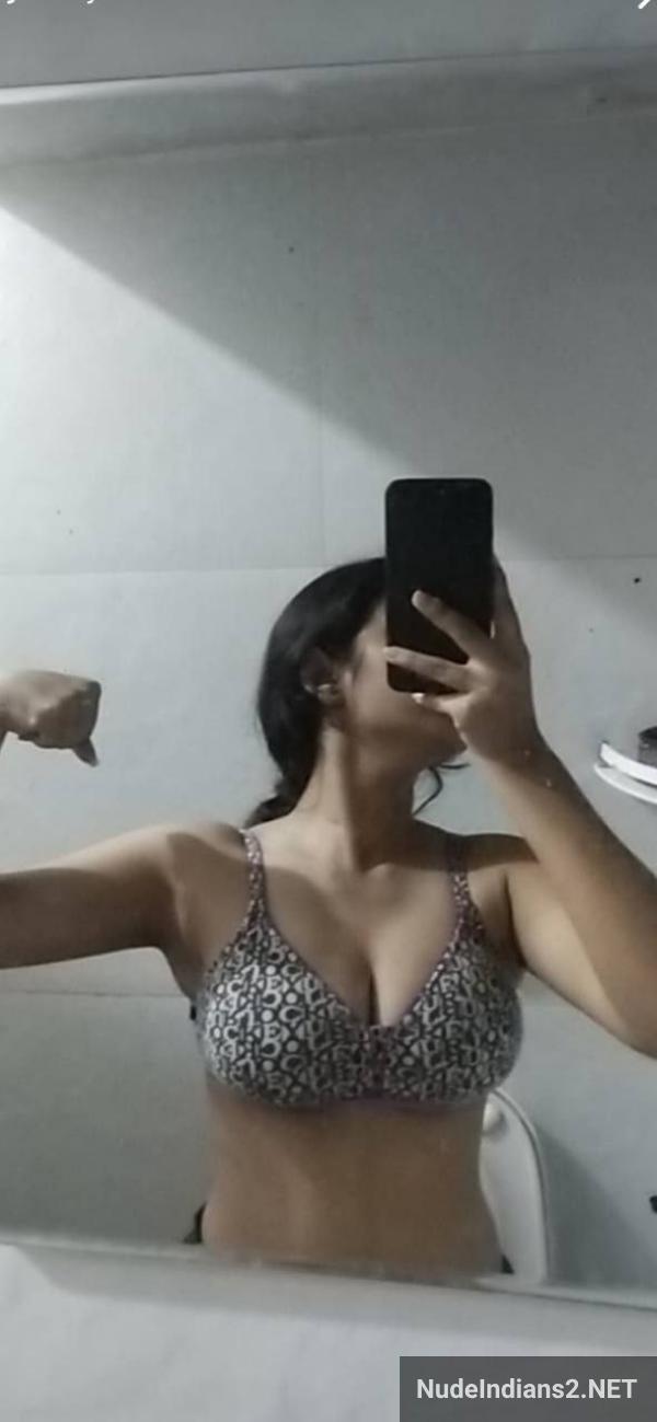 https://pub-5fcdf72a54cd4edbb03ec3edaa415a42.r2.dev/nakedleaks/mumbai_girl_disha's_sensual_photos_for_her_boyfriend/2.jpg