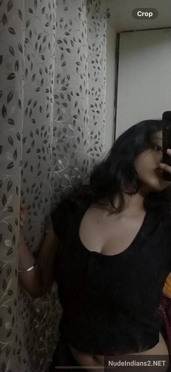 https://pub-5fcdf72a54cd4edbb03ec3edaa415a42.r2.dev/nakedleaks/mumbai_girl_disha's_sensual_photos_for_her_boyfriend/7.jpg
