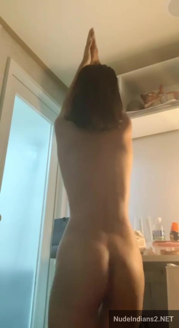 https://pub-5fcdf72a54cd4edbb03ec3edaa415a42.r2.dev/nakedleaks/mumbai_girl_ritika_agarwal_reveals_all_to_boyfriend/12.jpg