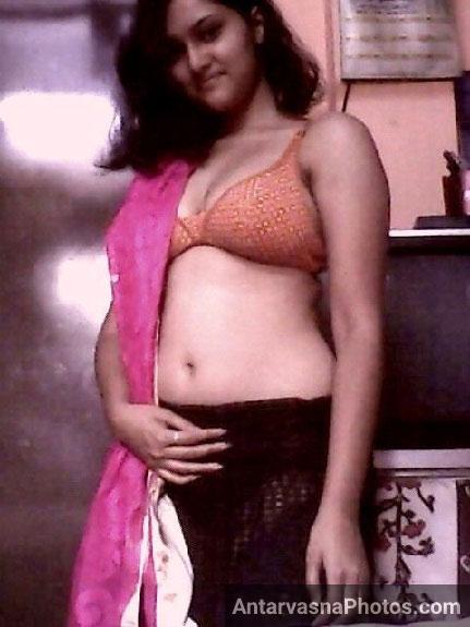 https://pub-5fcdf72a54cd4edbb03ec3edaa415a42.r2.dev/nakedleaks/muskan_bhabhi's_sensual_self-portraits/1.jpg