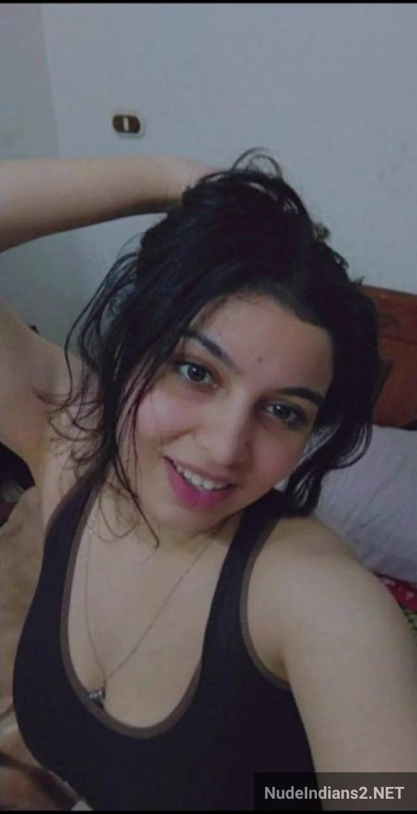 https://pub-5fcdf72a54cd4edbb03ec3edaa415a42.r2.dev/nakedleaks/muslim_beauty_sania_ashiq_showcasing_milky_white_body_in_selfies/39.jpg