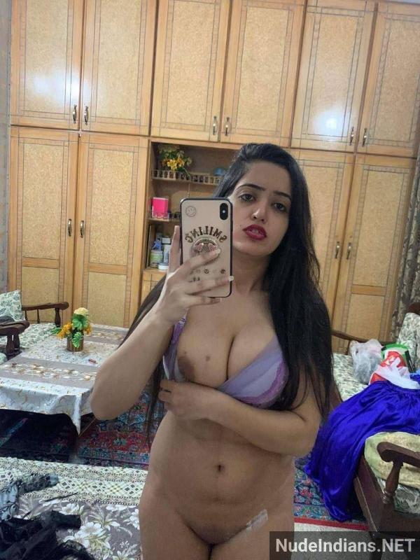 https://pub-5fcdf72a54cd4edbb03ec3edaa415a42.r2.dev/nakedleaks/muslim_indian_girl_arfa_reveals_trimmed_intimate_body_in_explicit_pictures/17.jpg