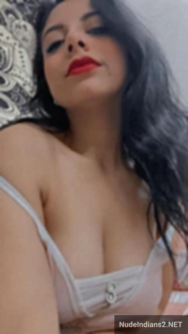 https://pub-5fcdf72a54cd4edbb03ec3edaa415a42.r2.dev/nakedleaks/muslim_nri_fatima_showcases_her_busty_beauty_in_alluring_poses/5.jpg