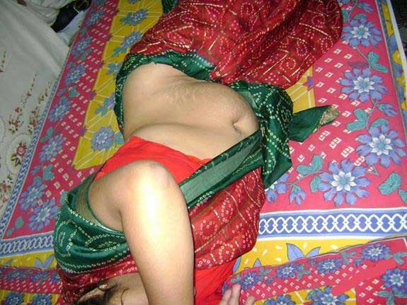 https://pub-5fcdf72a54cd4edbb03ec3edaa415a42.r2.dev/nakedleaks/my_aunt's_affair_with_the_servant_-_naughty_images/1.jpg