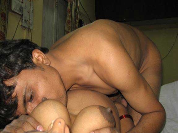 https://pub-5fcdf72a54cd4edbb03ec3edaa415a42.r2.dev/nakedleaks/my_aunt's_affair_with_the_servant_-_naughty_images/3.jpg