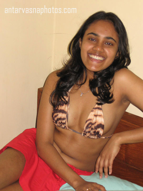 https://pub-5fcdf72a54cd4edbb03ec3edaa415a42.r2.dev/nakedleaks/my_sister_nitu's_alluring_bosoms/0.jpg