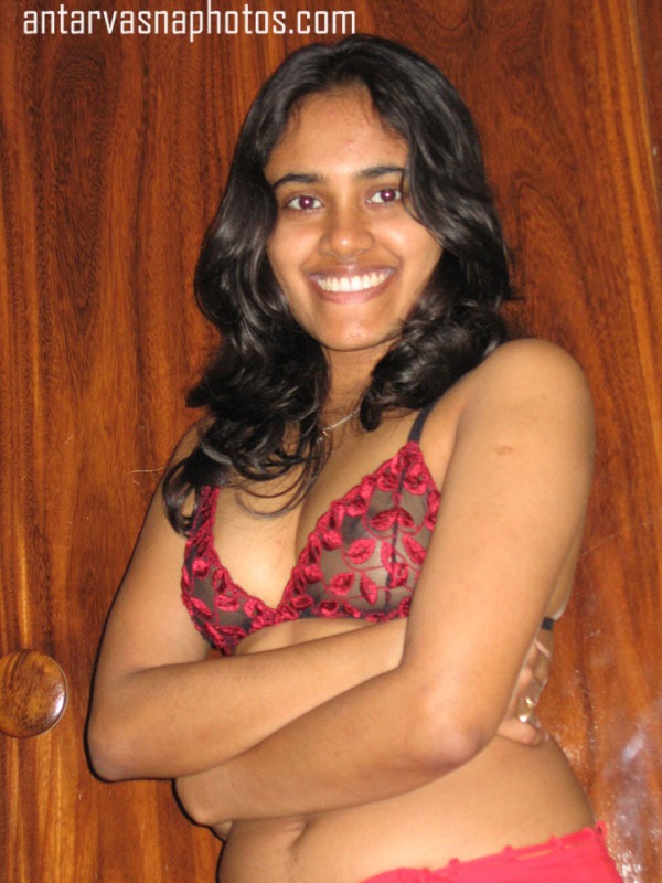 https://pub-5fcdf72a54cd4edbb03ec3edaa415a42.r2.dev/nakedleaks/my_sister_nitu's_alluring_bosoms/1.jpg