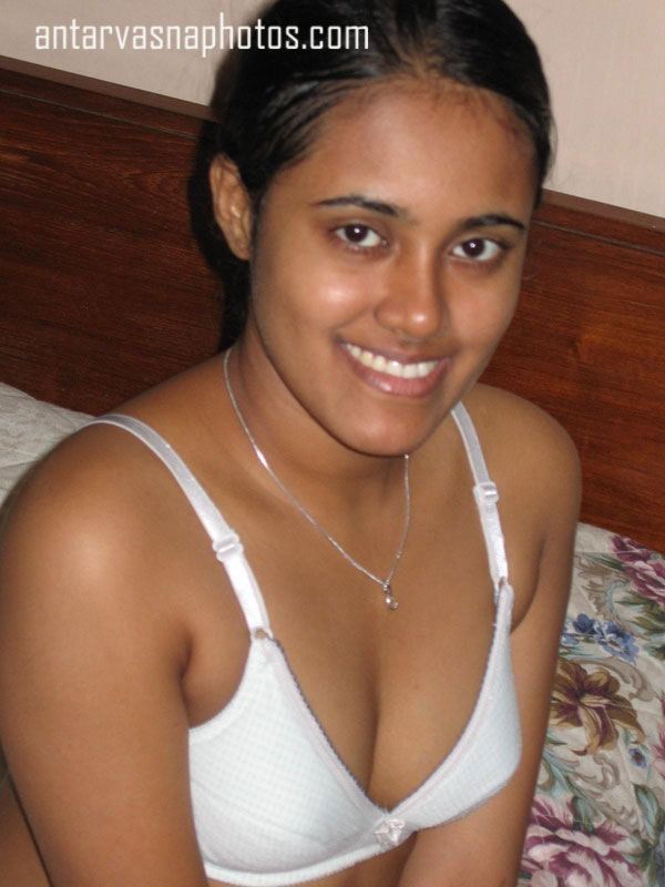 https://pub-5fcdf72a54cd4edbb03ec3edaa415a42.r2.dev/nakedleaks/my_sister_nitu's_alluring_bosoms/2.jpg