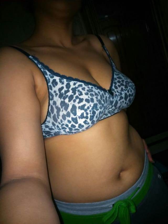 https://pub-5fcdf72a54cd4edbb03ec3edaa415a42.r2.dev/nakedleaks/neighbor's_naughty_photos_before_valentine's_day/2.jpg