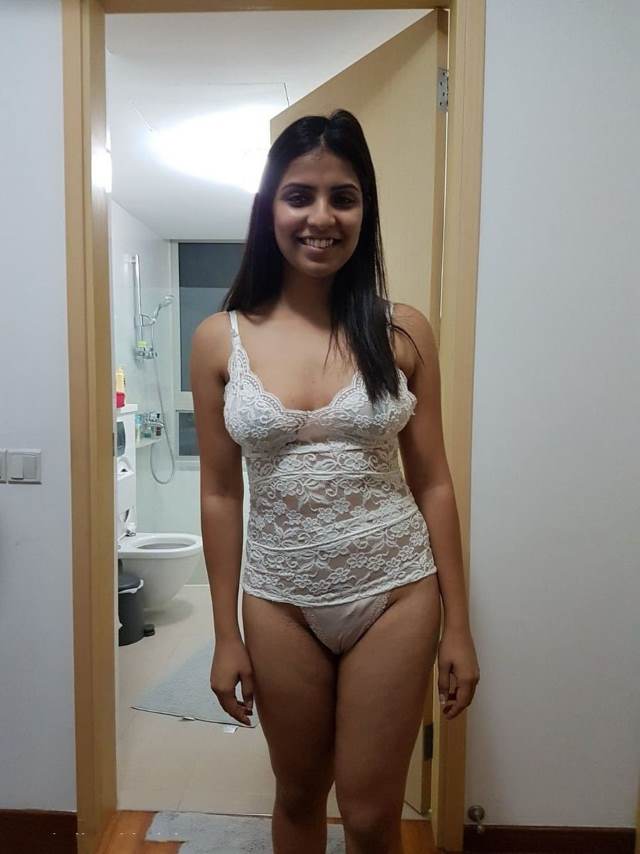 https://pub-5fcdf72a54cd4edbb03ec3edaa415a42.r2.dev/nakedleaks/neighbor's_seductive_photos_with_her_lover/1.jpg