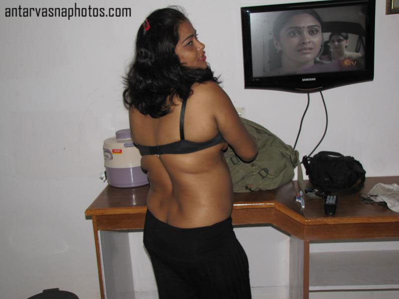 https://pub-5fcdf72a54cd4edbb03ec3edaa415a42.r2.dev/nakedleaks/neighbor_girl's_photos_with_large_breasts/6.jpg