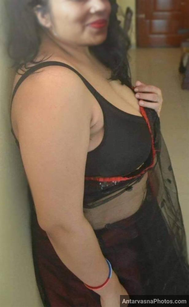 https://pub-5fcdf72a54cd4edbb03ec3edaa415a42.r2.dev/nakedleaks/nisha_aunty_reveals_stunning_figure_in_black_saree/1.jpg