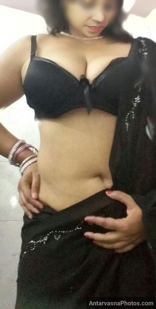 https://pub-5fcdf72a54cd4edbb03ec3edaa415a42.r2.dev/nakedleaks/nisha_aunty_reveals_stunning_figure_in_black_saree/4.jpg