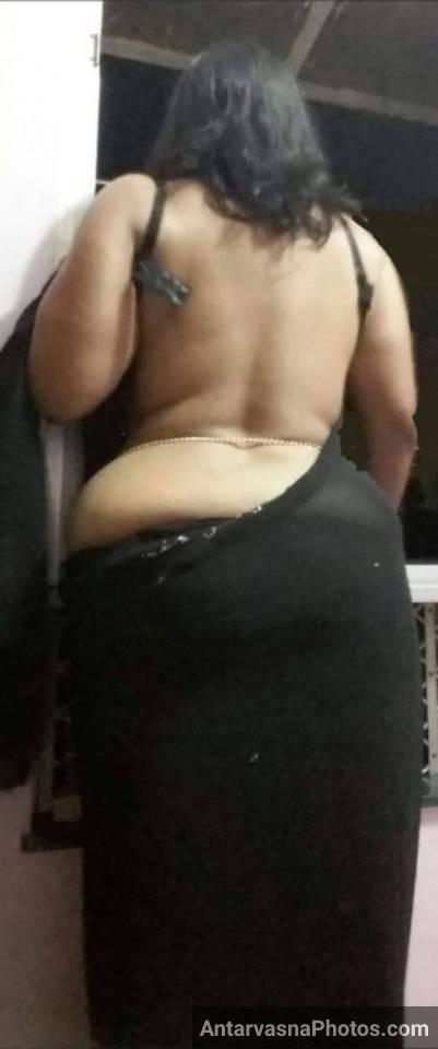 https://pub-5fcdf72a54cd4edbb03ec3edaa415a42.r2.dev/nakedleaks/nisha_aunty_reveals_stunning_figure_in_black_saree/5.jpg