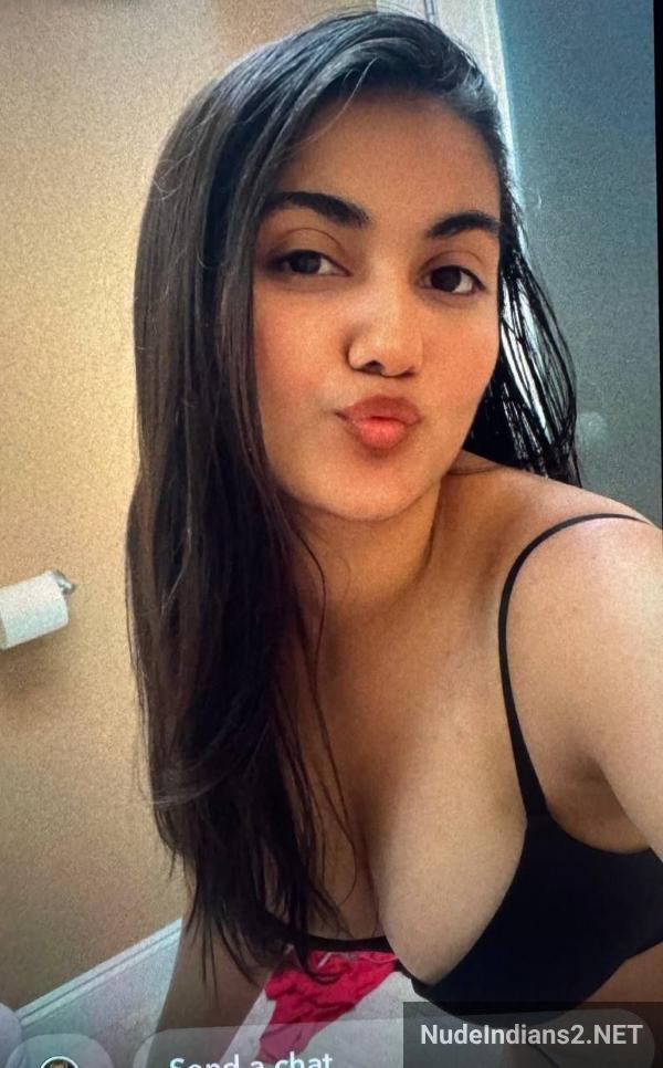 https://pub-5fcdf72a54cd4edbb03ec3edaa415a42.r2.dev/nakedleaks/noida_girl_ritika_ahuja_sending_bold_selfies_to_colleague/0.jpg