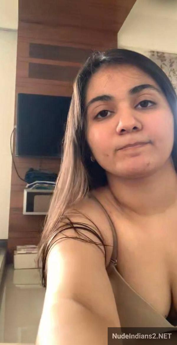 https://pub-5fcdf72a54cd4edbb03ec3edaa415a42.r2.dev/nakedleaks/noida_girl_ritika_ahuja_sending_bold_selfies_to_colleague/1.jpg