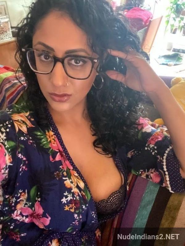 https://pub-5fcdf72a54cd4edbb03ec3edaa415a42.r2.dev/nakedleaks/noida_housewife_anisha_kapoor_busty_snapshots_for_playboys/21.jpg