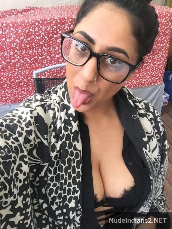 https://pub-5fcdf72a54cd4edbb03ec3edaa415a42.r2.dev/nakedleaks/noida_housewife_anisha_kapoor_busty_snapshots_for_playboys/25.jpg