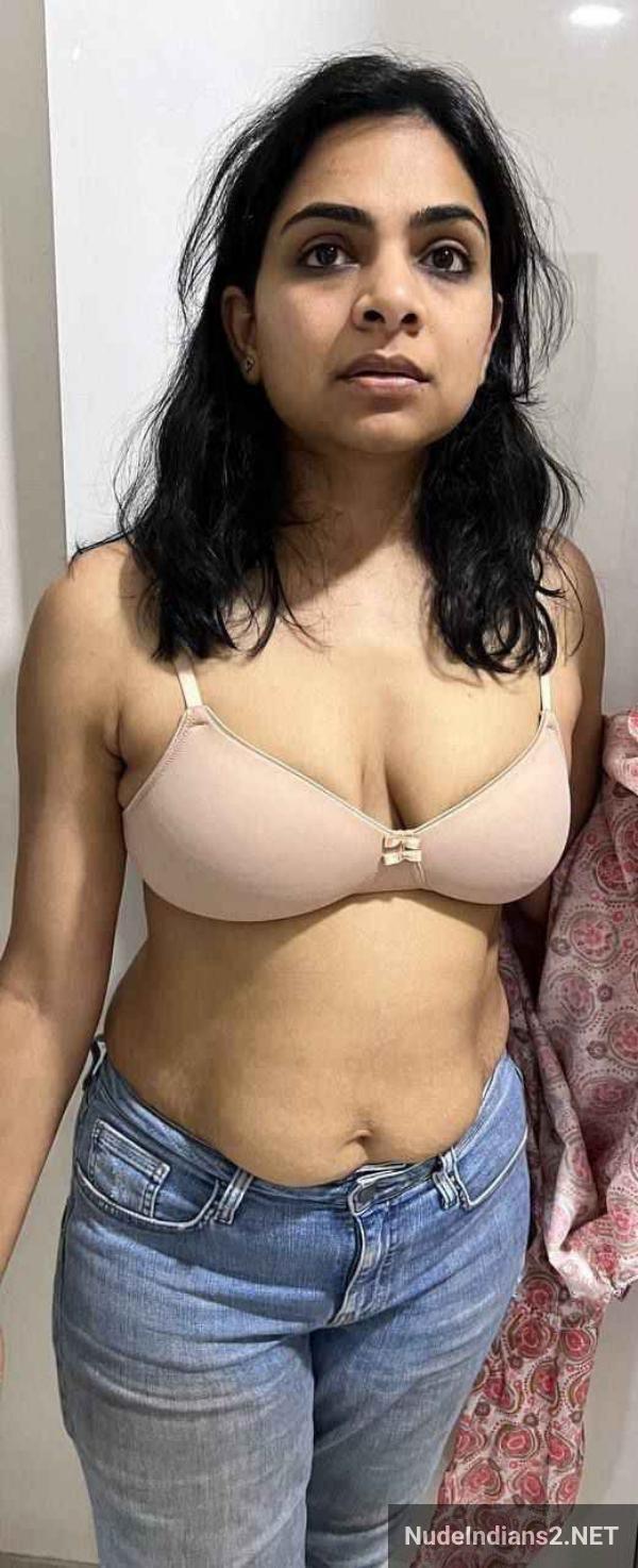 https://pub-5fcdf72a54cd4edbb03ec3edaa415a42.r2.dev/nakedleaks/noida_housewife_rohini's_sensual_display_for_boss_captured_in_photos/13.jpg