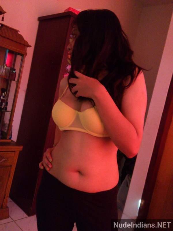 https://pub-5fcdf72a54cd4edbb03ec3edaa415a42.r2.dev/nakedleaks/noida_janvi's_intimate_pictures_spread_online/13.jpg