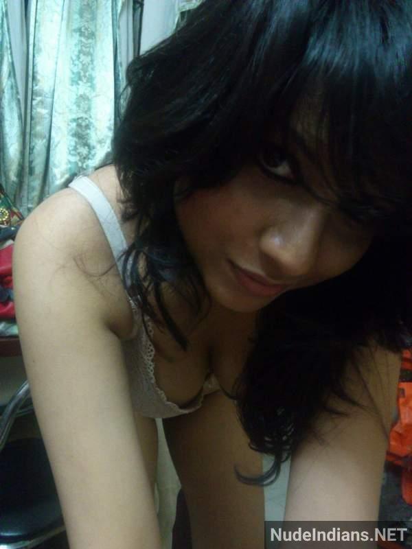 https://pub-5fcdf72a54cd4edbb03ec3edaa415a42.r2.dev/nakedleaks/noida_janvi's_intimate_pictures_spread_online/17.jpg