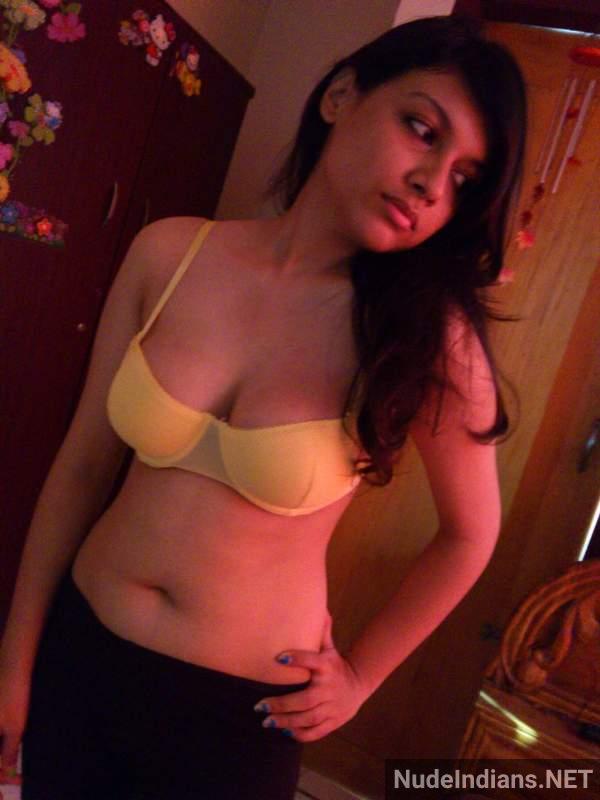 https://pub-5fcdf72a54cd4edbb03ec3edaa415a42.r2.dev/nakedleaks/noida_janvi's_intimate_pictures_spread_online/19.jpg