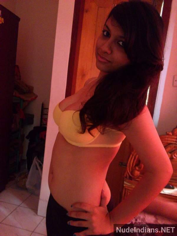 https://pub-5fcdf72a54cd4edbb03ec3edaa415a42.r2.dev/nakedleaks/noida_janvi's_intimate_pictures_spread_online/23.jpg