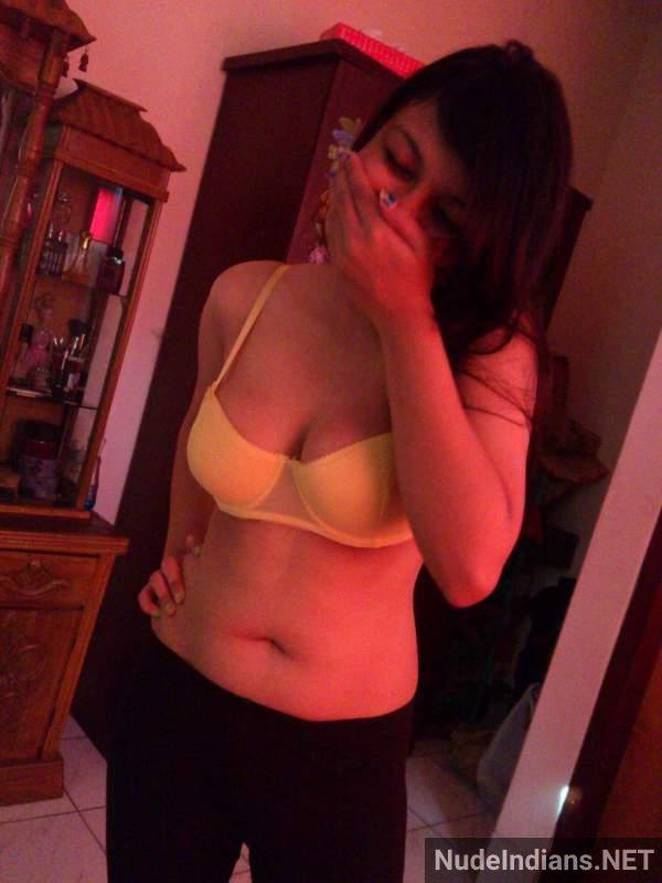 https://pub-5fcdf72a54cd4edbb03ec3edaa415a42.r2.dev/nakedleaks/noida_janvi's_intimate_pictures_spread_online/26.jpg