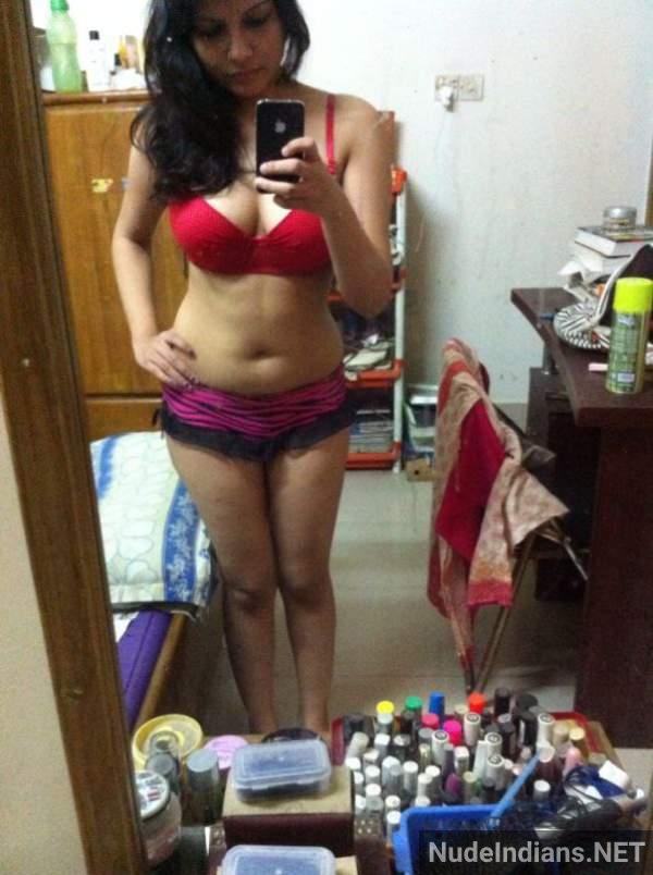 https://pub-5fcdf72a54cd4edbb03ec3edaa415a42.r2.dev/nakedleaks/noida_janvi's_intimate_pictures_spread_online/40.jpg