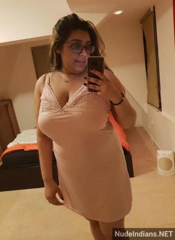 https://pub-5fcdf72a54cd4edbb03ec3edaa415a42.r2.dev/nakedleaks/nri_aunt_anita_exhibits_busty_assets_and_seductive_curves/17.jpg