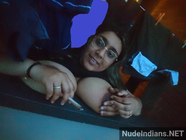 https://pub-5fcdf72a54cd4edbb03ec3edaa415a42.r2.dev/nakedleaks/nri_aunt_anita_exhibits_busty_assets_and_seductive_curves/3.jpg