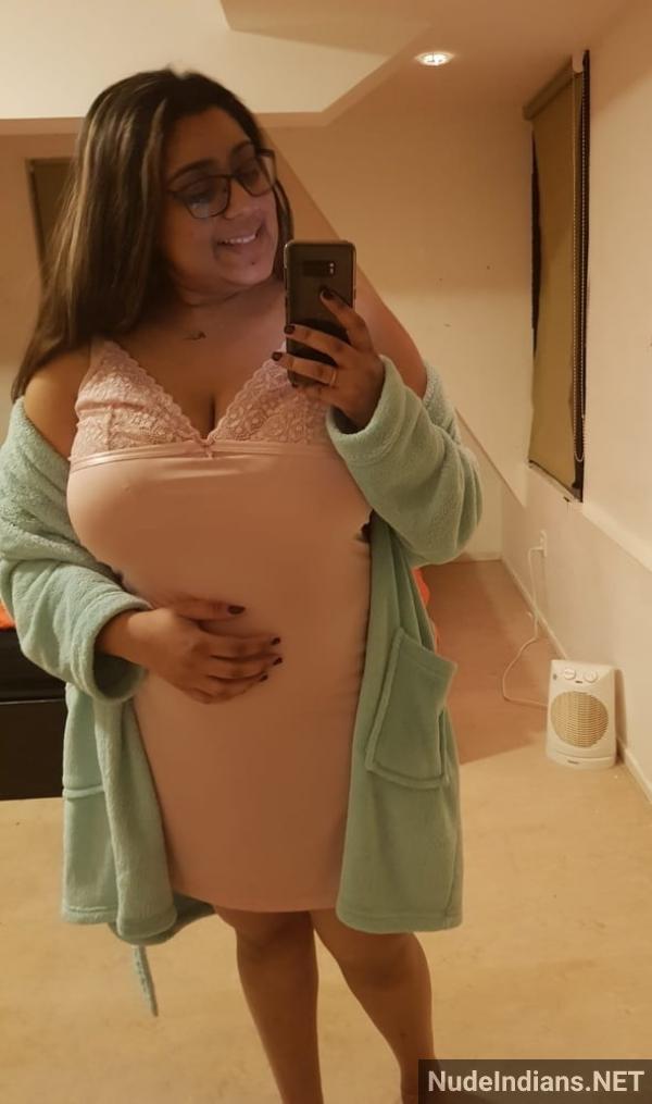 https://pub-5fcdf72a54cd4edbb03ec3edaa415a42.r2.dev/nakedleaks/nri_aunt_anita_exhibits_busty_assets_and_seductive_curves/31.jpg