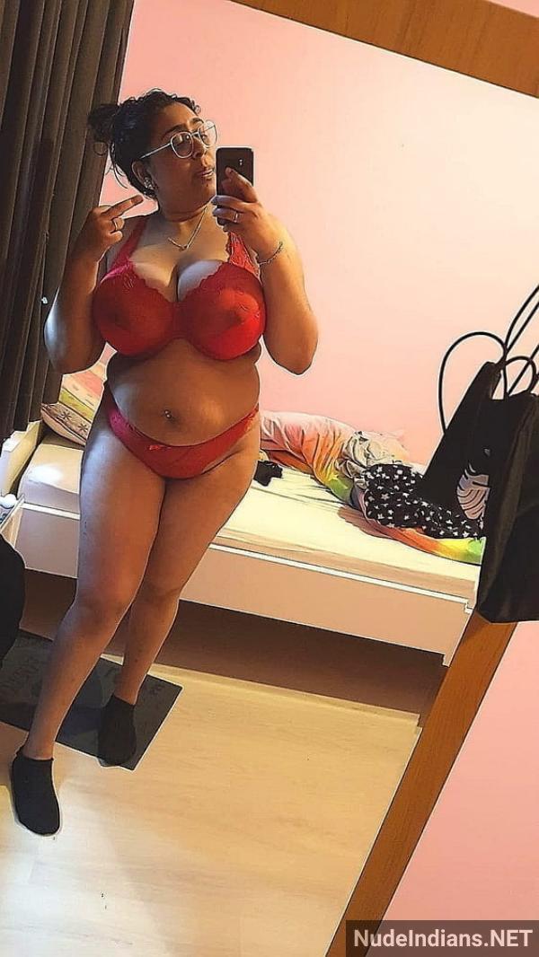 https://pub-5fcdf72a54cd4edbb03ec3edaa415a42.r2.dev/nakedleaks/nri_aunt_anita_exhibits_busty_assets_and_seductive_curves/44.jpg