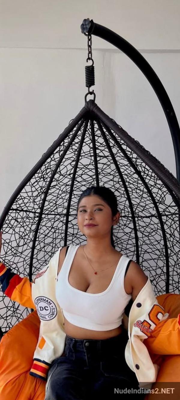 https://pub-5fcdf72a54cd4edbb03ec3edaa415a42.r2.dev/nakedleaks/nri_bengali_ria's_alluring_selfies_in_bold_attire/2.jpg