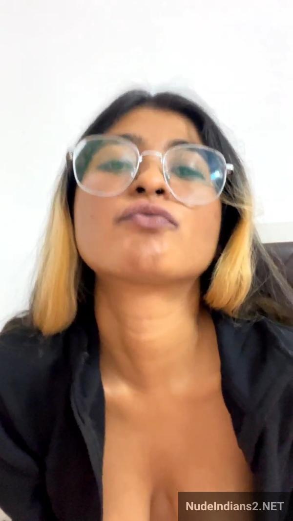 https://pub-5fcdf72a54cd4edbb03ec3edaa415a42.r2.dev/nakedleaks/nri_bengali_ria's_alluring_selfies_in_bold_attire/22.jpg
