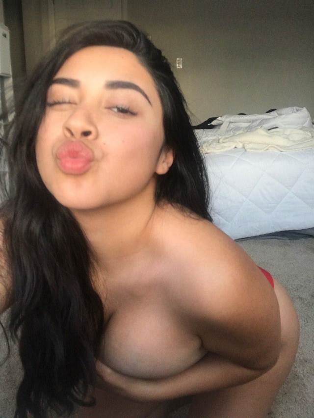 https://pub-5fcdf72a54cd4edbb03ec3edaa415a42.r2.dev/nakedleaks/nri_girl's_valentine_day_nude_photo_shoot/15.jpg