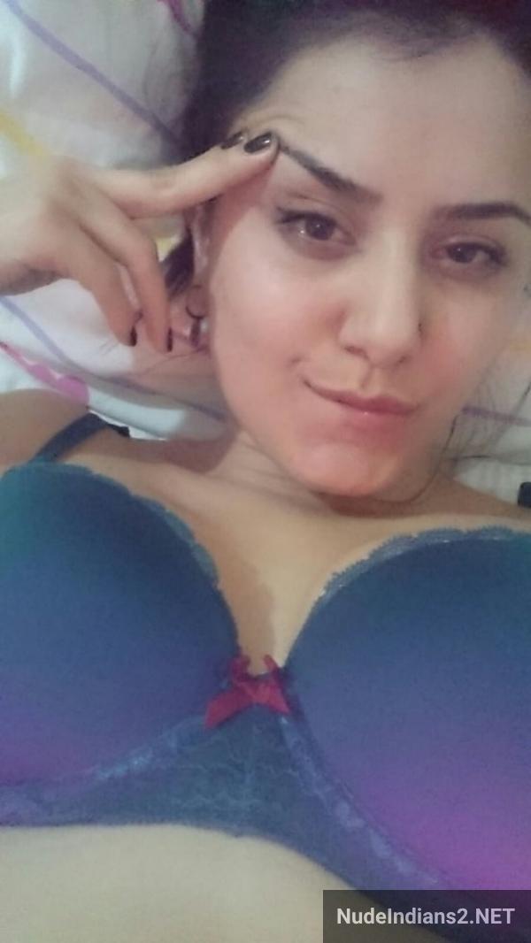 https://pub-5fcdf72a54cd4edbb03ec3edaa415a42.r2.dev/nakedleaks/nri_punjabi_girl_jasmine's_revealing_selfies_go_viral/5.jpg