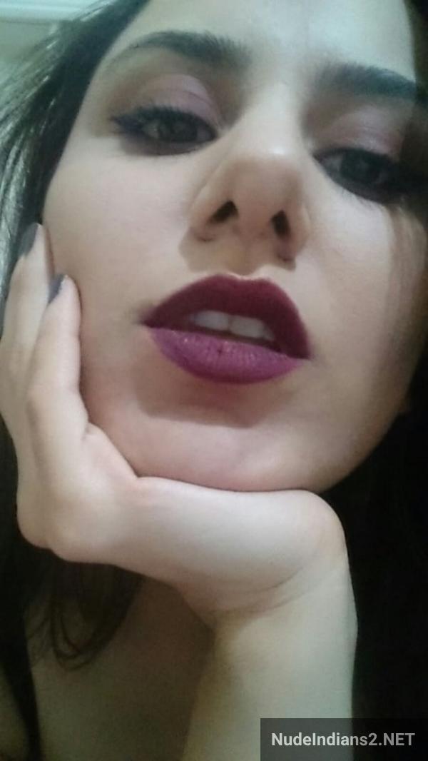 https://pub-5fcdf72a54cd4edbb03ec3edaa415a42.r2.dev/nakedleaks/nri_punjabi_girl_jasmine's_revealing_selfies_go_viral/8.jpg