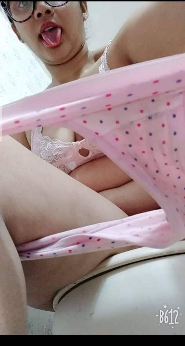 https://pub-5fcdf72a54cd4edbb03ec3edaa415a42.r2.dev/nakedleaks/nude_desi_girls_exposing_in_hostel/15.jpg