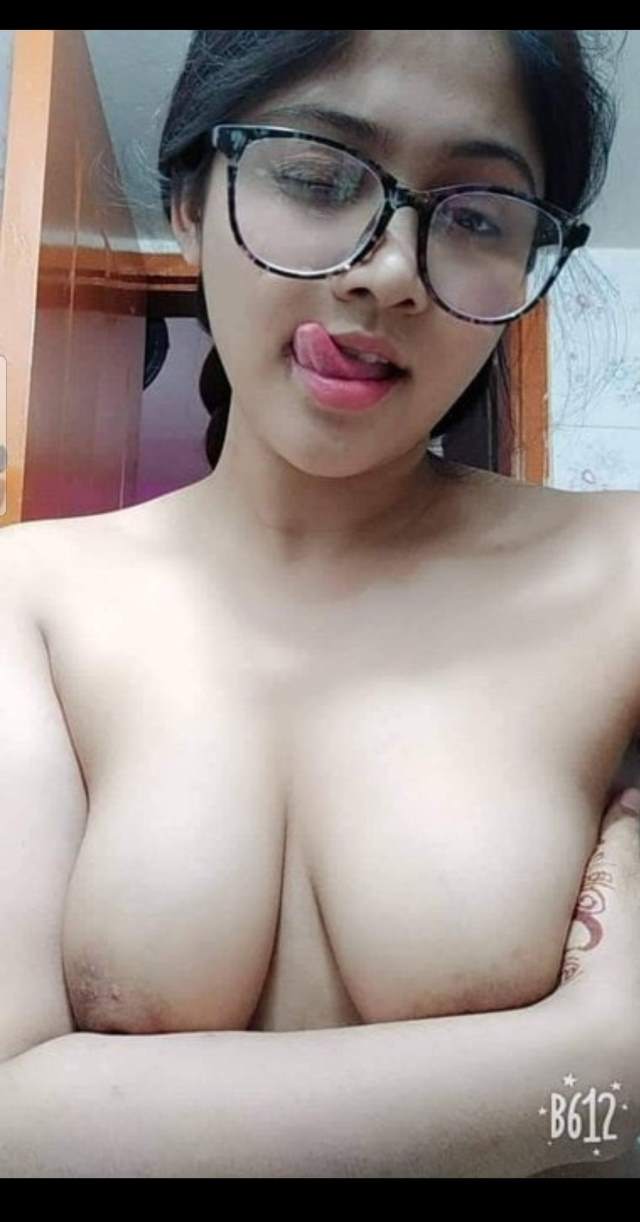 https://pub-5fcdf72a54cd4edbb03ec3edaa415a42.r2.dev/nakedleaks/nude_desi_girls_exposing_in_hostel/20.jpg