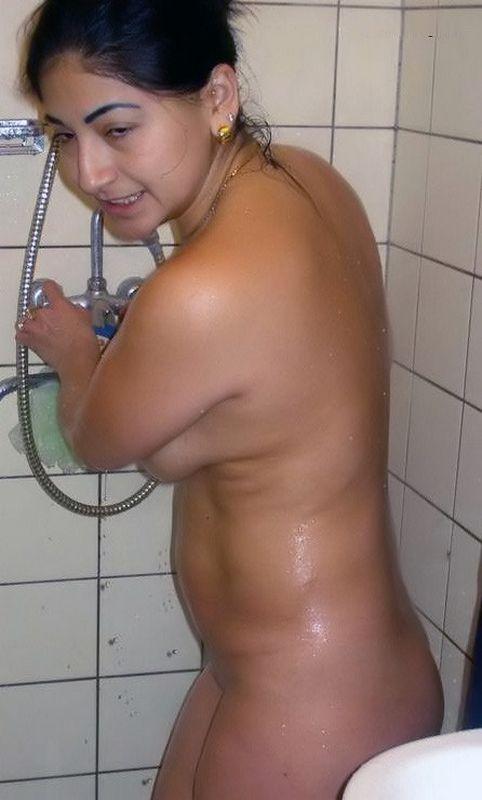 https://pub-5fcdf72a54cd4edbb03ec3edaa415a42.r2.dev/nakedleaks/nude_images_of_an_indian_girl_bathing/3.jpg