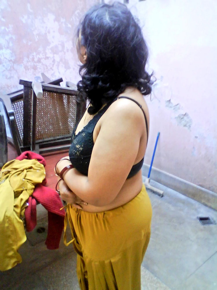 https://pub-5fcdf72a54cd4edbb03ec3edaa415a42.r2.dev/nakedleaks/nude_images_of_mumbai_woman/2.jpg
