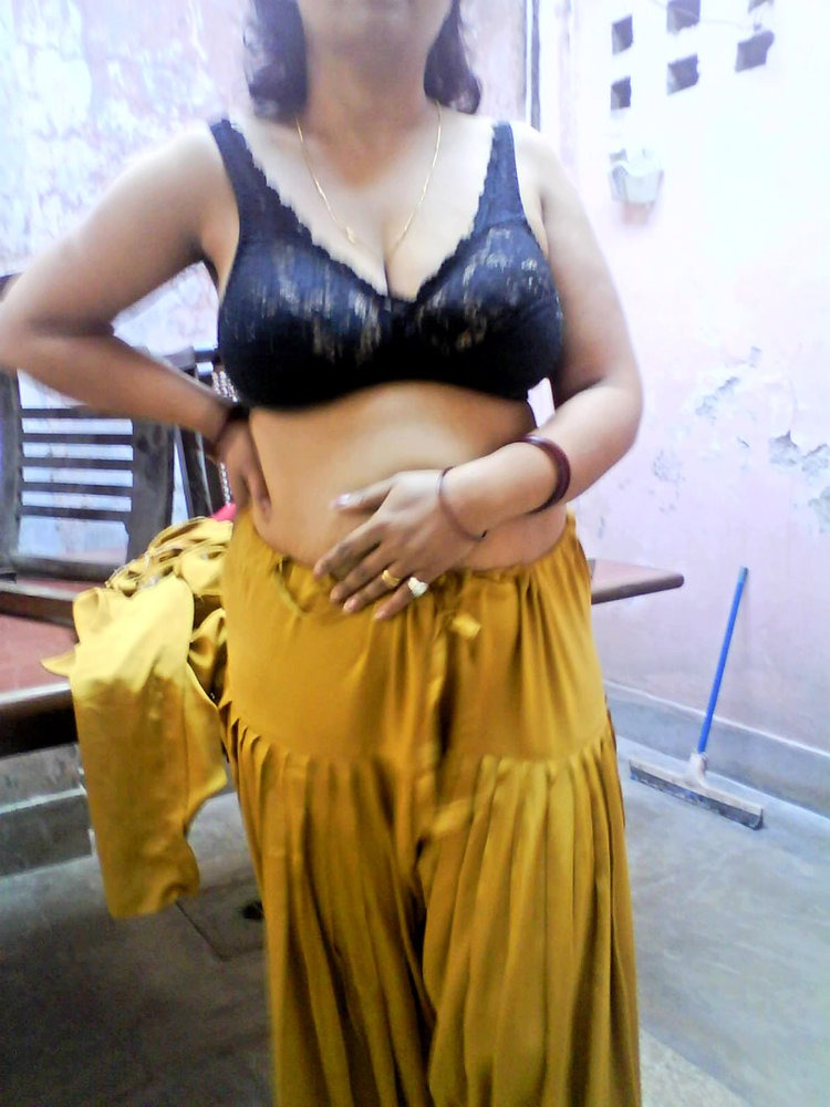 https://pub-5fcdf72a54cd4edbb03ec3edaa415a42.r2.dev/nakedleaks/nude_images_of_mumbai_woman/3.jpg