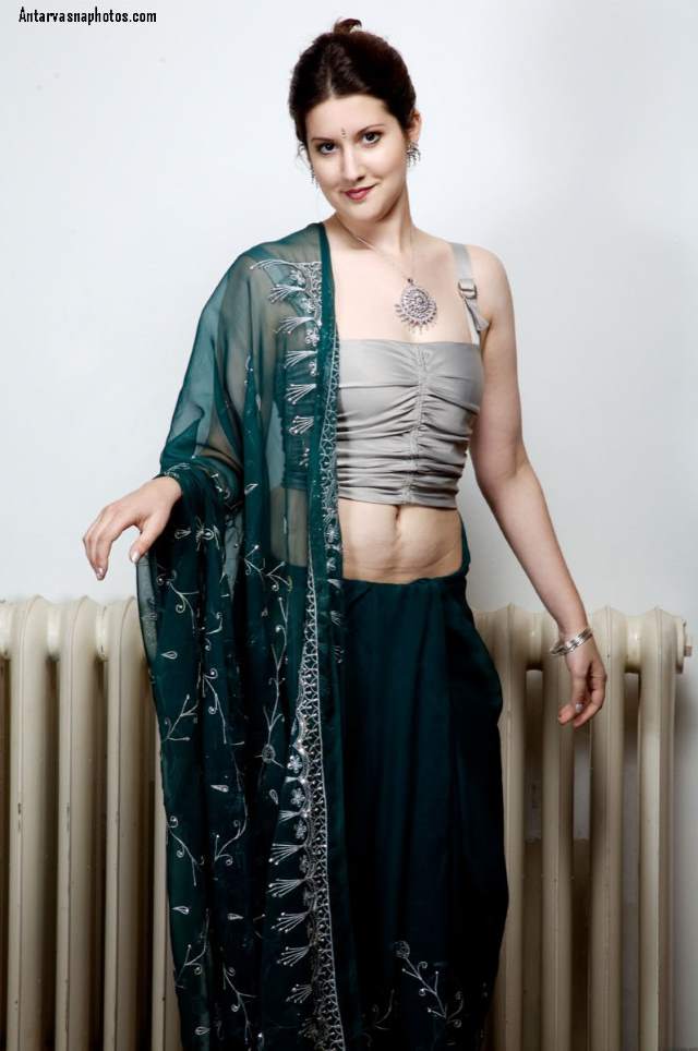 https://pub-5fcdf72a54cd4edbb03ec3edaa415a42.r2.dev/nakedleaks/nude_photos_of_bhabhi_in_traditional_attire/2.jpg