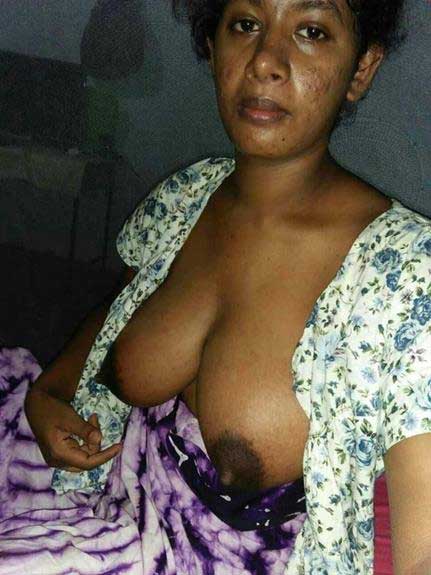 https://pub-5fcdf72a54cd4edbb03ec3edaa415a42.r2.dev/nakedleaks/observing_large_breasts_of_a_south_indian_wife/3.jpg
