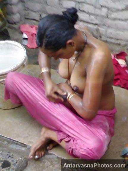 https://pub-5fcdf72a54cd4edbb03ec3edaa415a42.r2.dev/nakedleaks/outdoor_bathing_session_of_indian_aunty/3.jpg